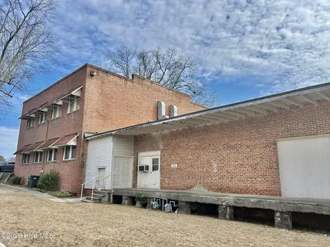 204 E Railroad Street Laurinburg NC 28352