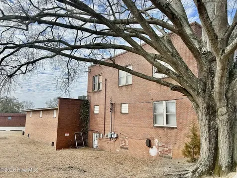 204 E Railroad Street Laurinburg NC 28352