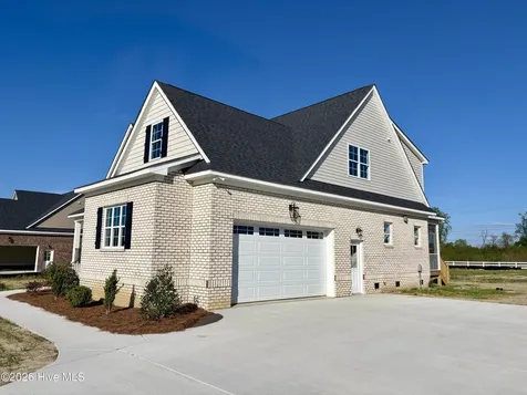 7597 Sweetwater Drive Nashville NC 27856
