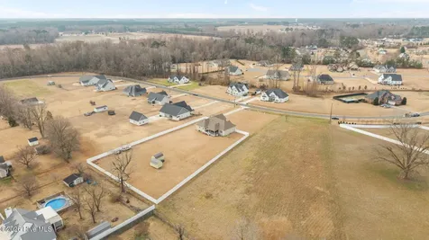 2889 Beddard Road Grimesland NC 27837