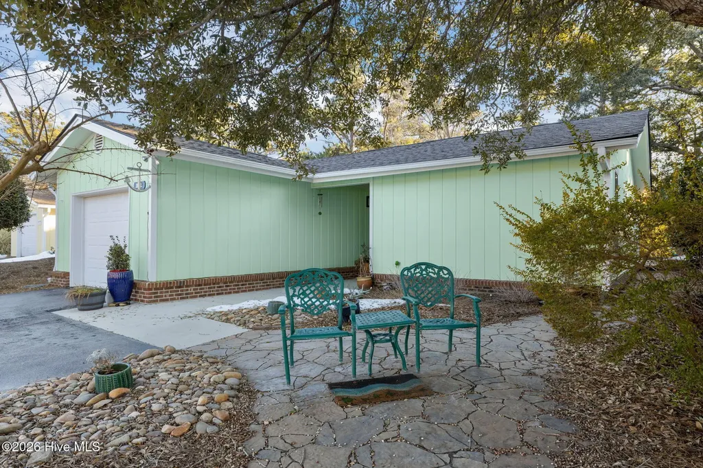 119 Mcginnis Drive Pine Knoll Shores NC 28512