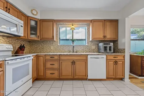 119 Mcginnis Drive Pine Knoll Shores NC 28512