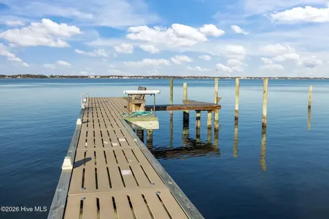 119 Mcginnis Drive Pine Knoll Shores NC 28512