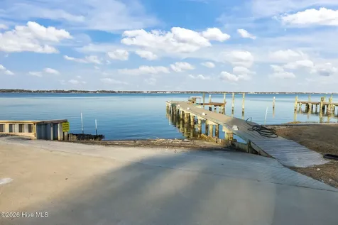 119 Mcginnis Drive Pine Knoll Shores NC 28512