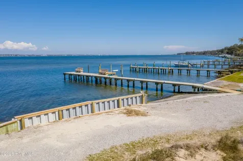 119 Mcginnis Drive Pine Knoll Shores NC 28512