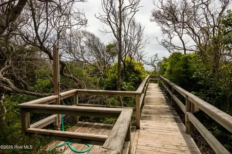 119 Mcginnis Drive Pine Knoll Shores NC 28512