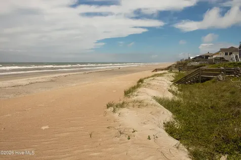 119 Mcginnis Drive Pine Knoll Shores NC 28512