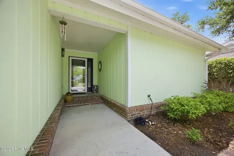 119 Mcginnis Drive Pine Knoll Shores NC 28512