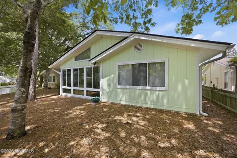 119 Mcginnis Drive Pine Knoll Shores NC 28512