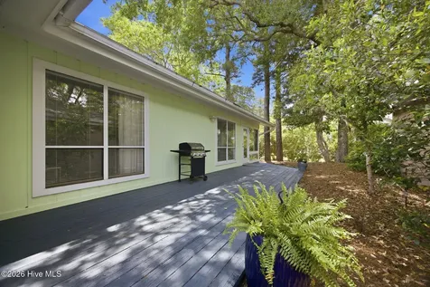 119 Mcginnis Drive Pine Knoll Shores NC 28512