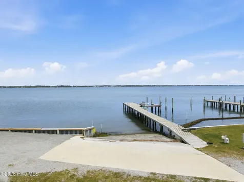 119 Mcginnis Drive Pine Knoll Shores NC 28512