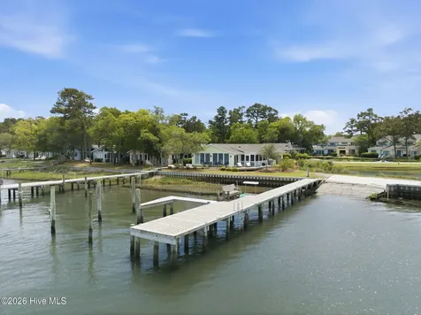 119 Mcginnis Drive Pine Knoll Shores NC 28512