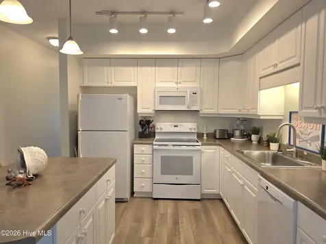 100 Lighthouse Lane Cedar Point NC 28584