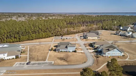 106 Finch Loop Beaufort NC 28516