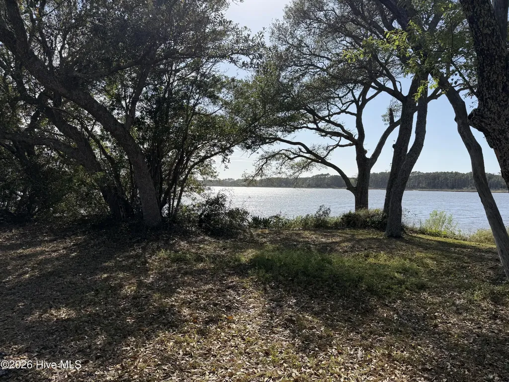 313 Pelican Harbor Road Beaufort NC 28516