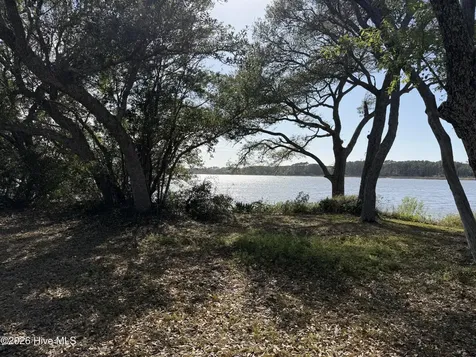 313 Pelican Harbor Road Beaufort NC 28516