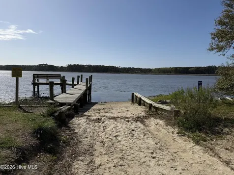 313 Pelican Harbor Road Beaufort NC 28516