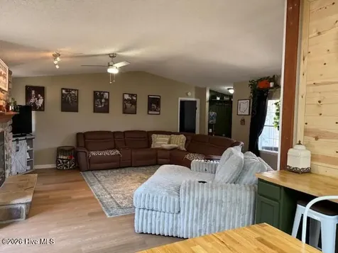 176 Old Fountain Road Richlands NC 28574