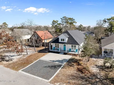 134 NE 5th Street Oak Island NC 28465