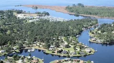 802 Black Swan Road New Bern NC 28560