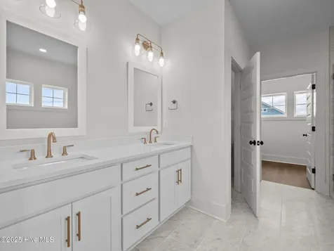 609 Cannonsgate Drive Newport NC 28570