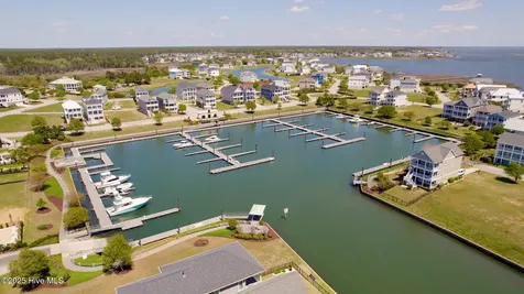 609 Cannonsgate Drive Newport NC 28570