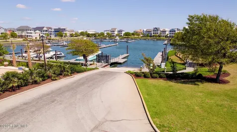 609 Cannonsgate Drive Newport NC 28570