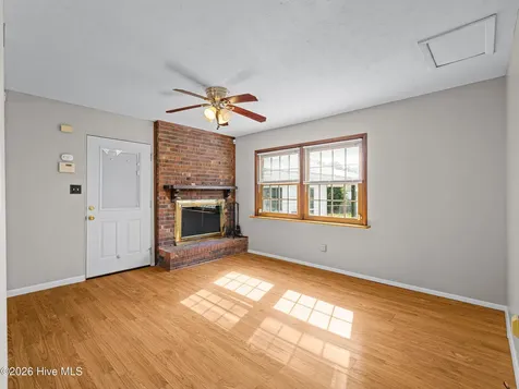 422 Thomas Drive Jacksonville NC 28546