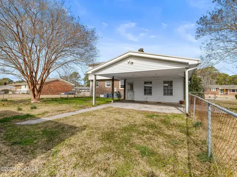 422 Thomas Drive Jacksonville NC 28546