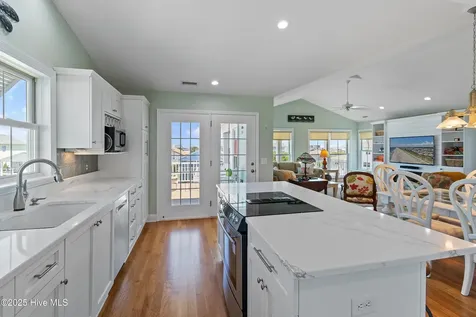 121 Ferry Road Holden Beach NC 28462