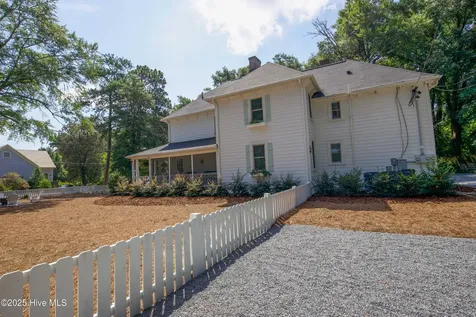 280 W Connecticut Avenue Southern Pines NC 28387