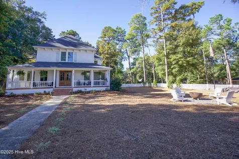 280 W Connecticut Avenue Southern Pines NC 28387
