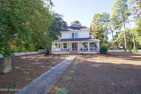 280 W Connecticut Avenue Southern Pines NC 28387