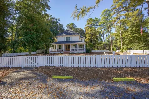 280 W Connecticut Avenue Southern Pines NC 28387