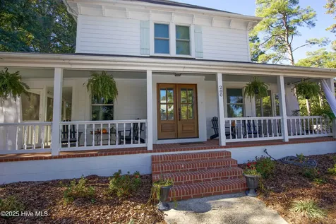 280 W Connecticut Avenue Southern Pines NC 28387