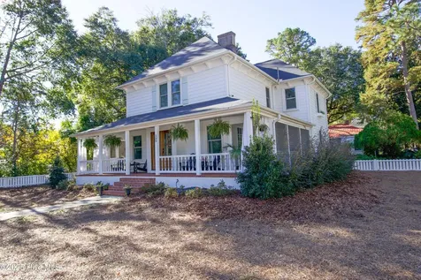 280 W Connecticut Avenue Southern Pines NC 28387