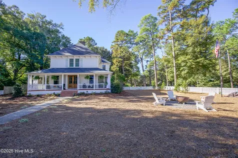 280 W Connecticut Avenue Southern Pines NC 28387