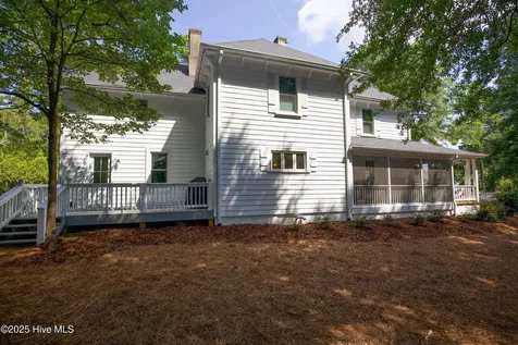 280 W Connecticut Avenue Southern Pines NC 28387