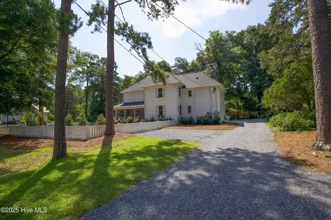 280 W Connecticut Avenue Southern Pines NC 28387