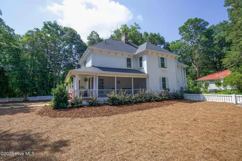 280 W Connecticut Avenue Southern Pines NC 28387