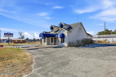 903 N Breazeale Avenue Mount Olive NC 28365