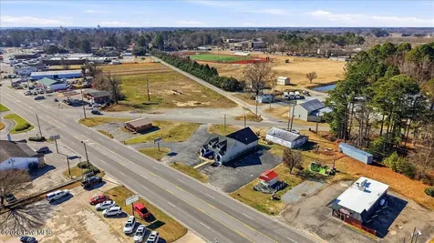 903 N Breazeale Avenue Mount Olive NC 28365