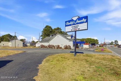 903 N Breazeale Avenue Mount Olive NC 28365