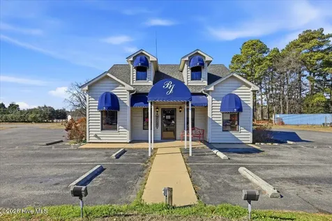 903 N Breazeale Avenue Mount Olive NC 28365