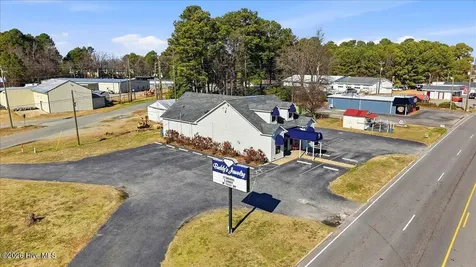 903 N Breazeale Avenue Mount Olive NC 28365