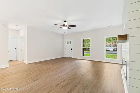 745 Lakeside Drive SE Bolivia NC 28422