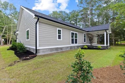 745 Lakeside Drive SE Bolivia NC 28422