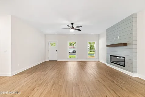 745 Lakeside Drive SE Bolivia NC 28422