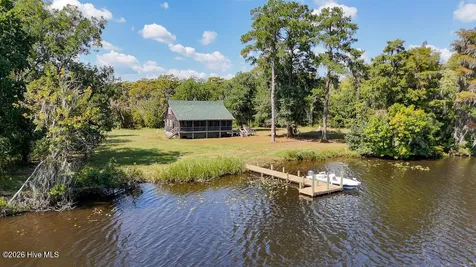 100 Hog Island New Bern NC 28560