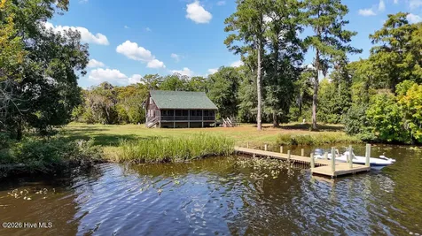 100 Hog Island New Bern NC 28560